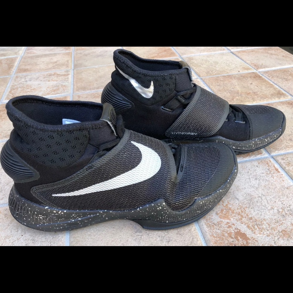 Nike Zoom Hyperrev Black Metallic Silver Men 7.5